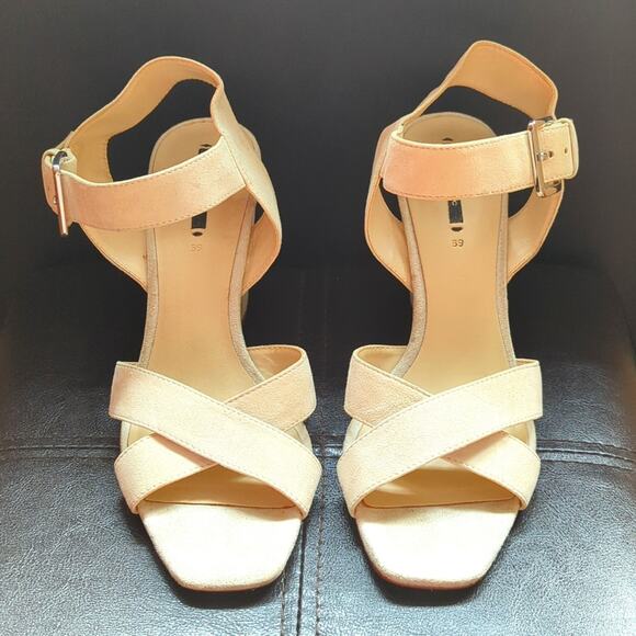 Zara Basic Cream Chunky Heel Criss Cross Strappy Sandals - Picture 1 of 4